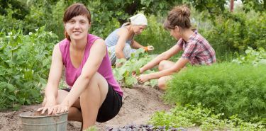Praca w ogrodzie - dobra dla kości