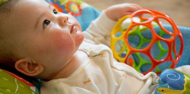 Rozszerzanie diety niemowlęcia -dowiedz się, w jakiej kolejności wprowadzać nowe produkty do jadłospisu dziecka