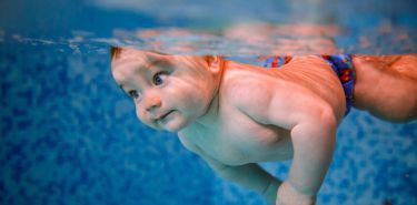 Wpływ pływania w wieku niemowlęcym na rozwój dziecka